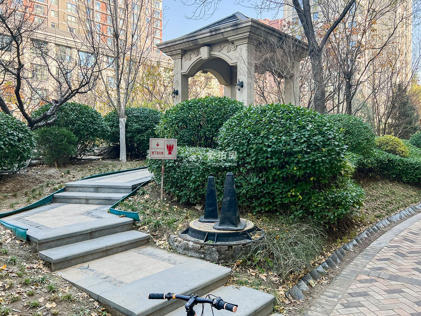 世茂宫园2楼19层2208号