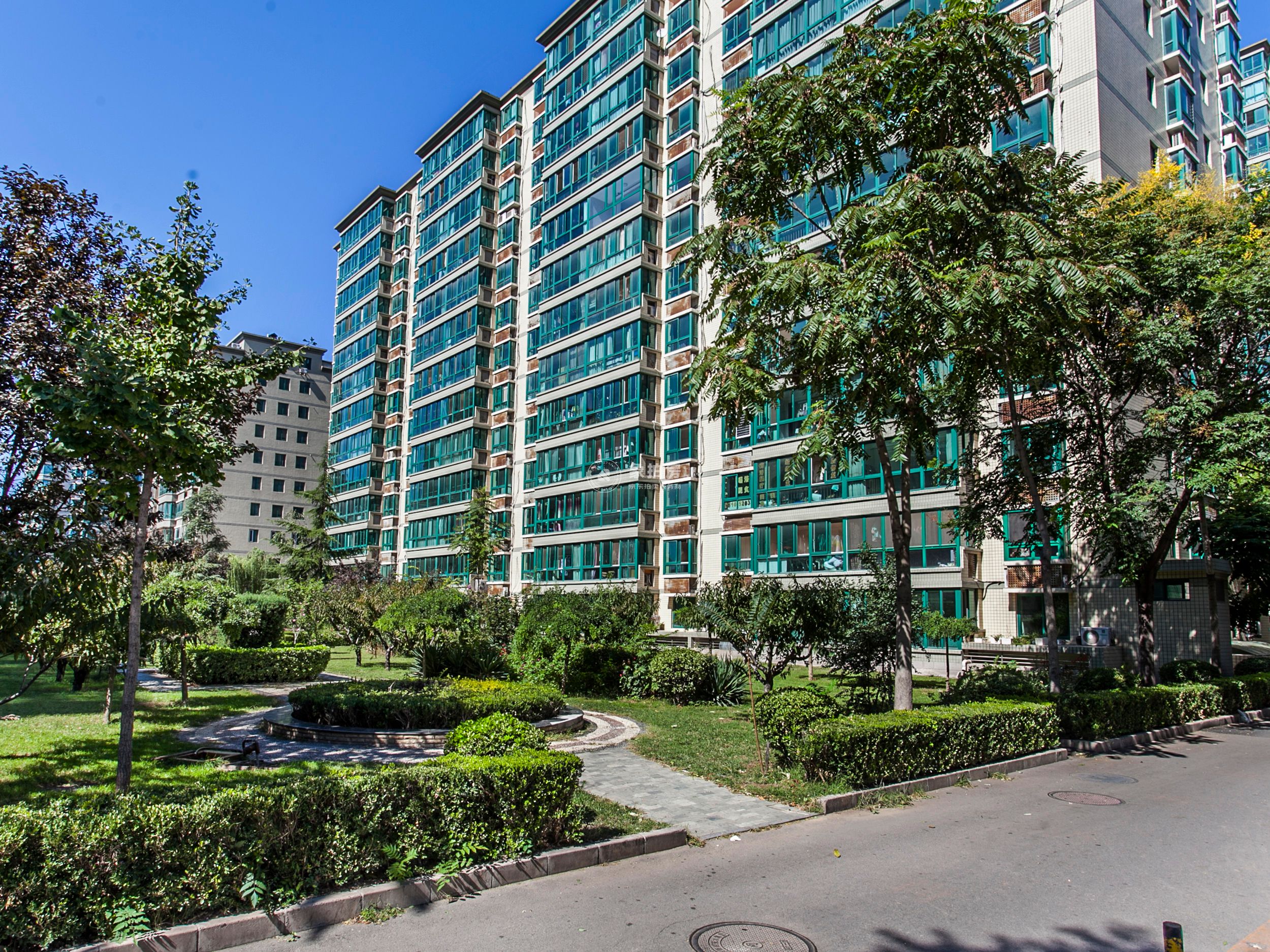 时尚街区东区5号楼19层1903号