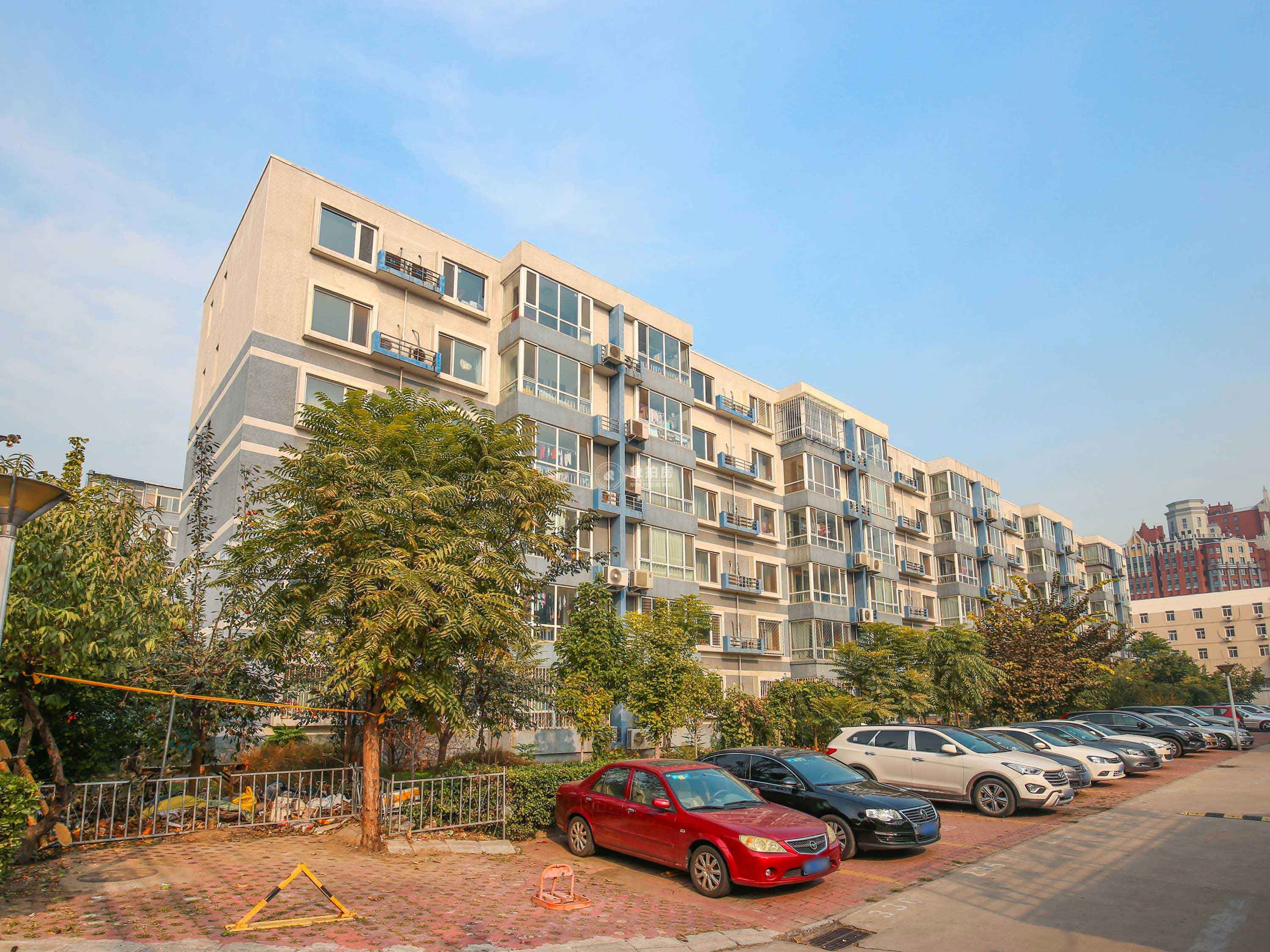 西城晶华3幢2层4单元402号