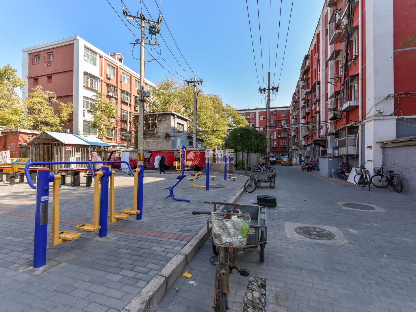 大红门东门里7号楼1层2门102号