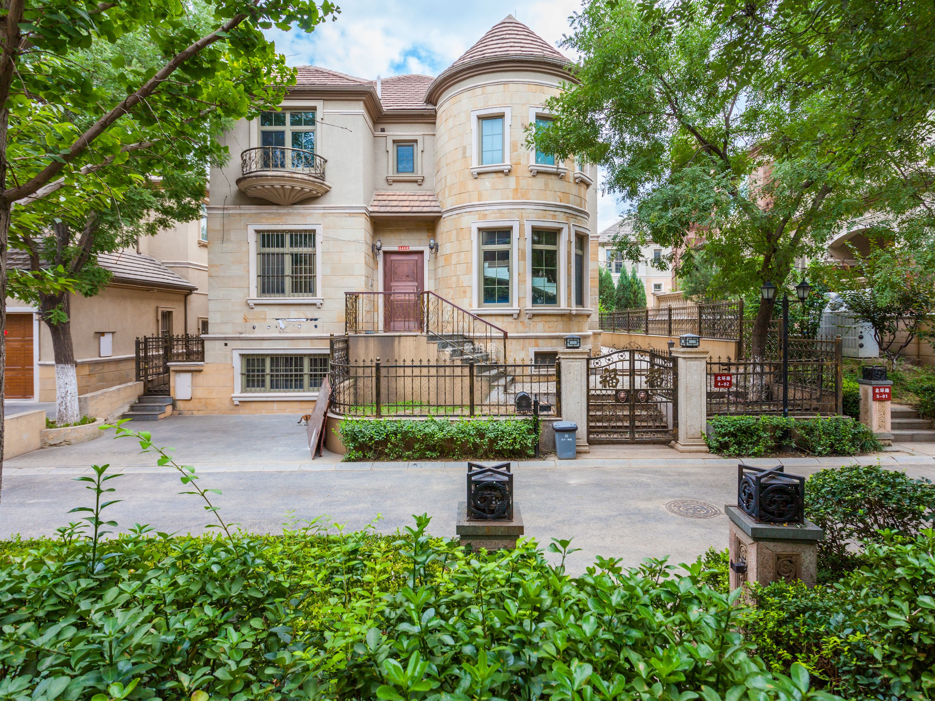 万泉新新家园14号楼1层101号