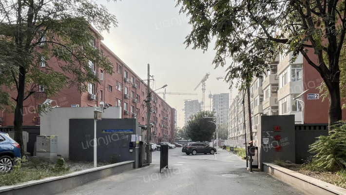 红华住宅区1号楼1层2-103号