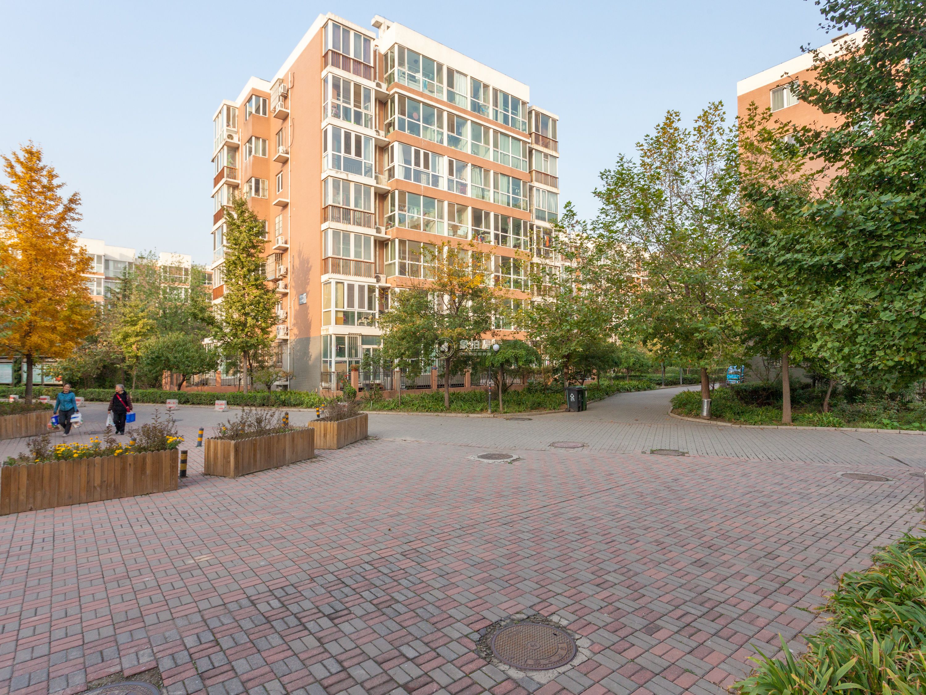 七彩华园16号楼-1-1层六单元102号