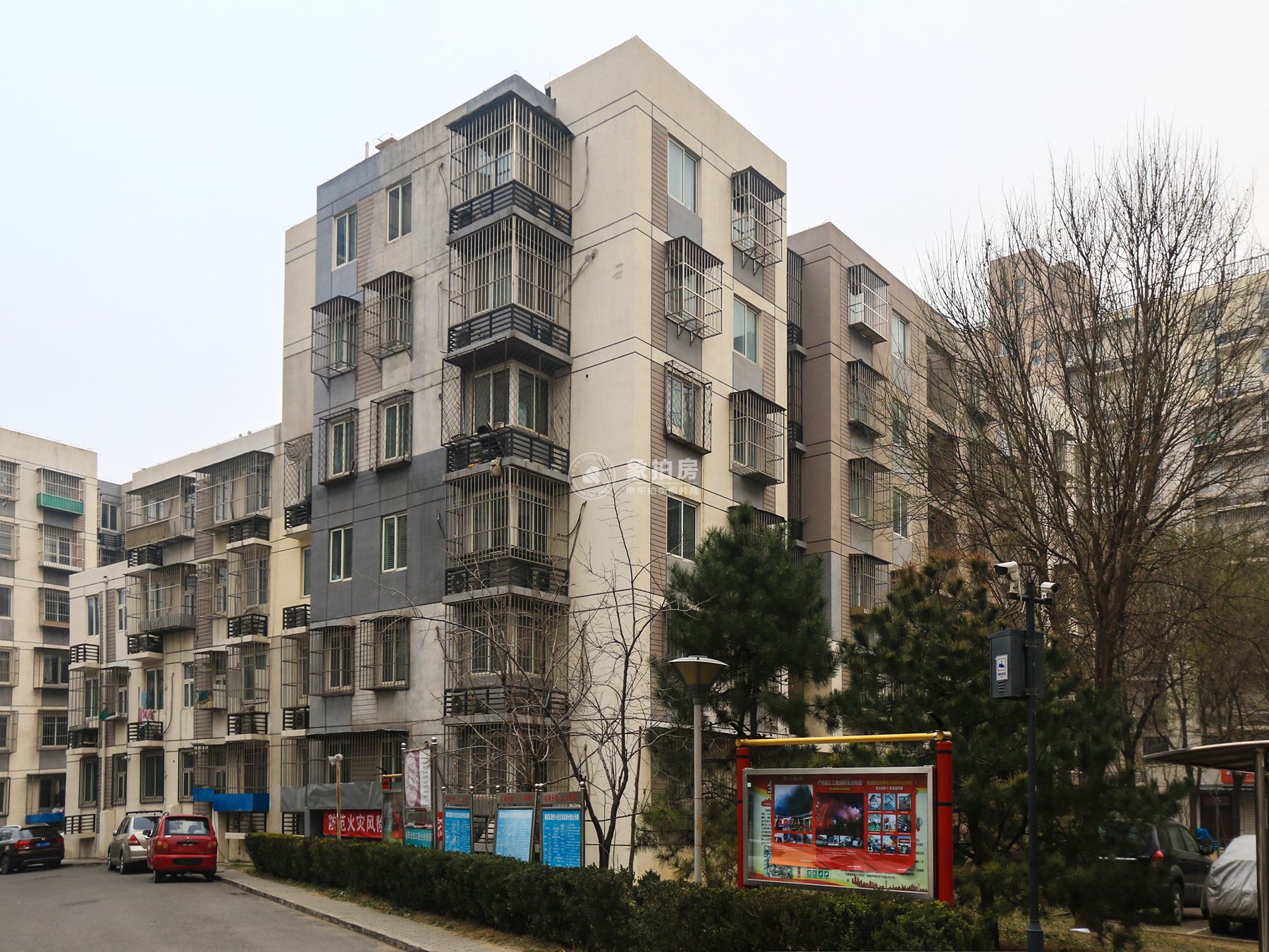 建材城东二里8号楼1层1门