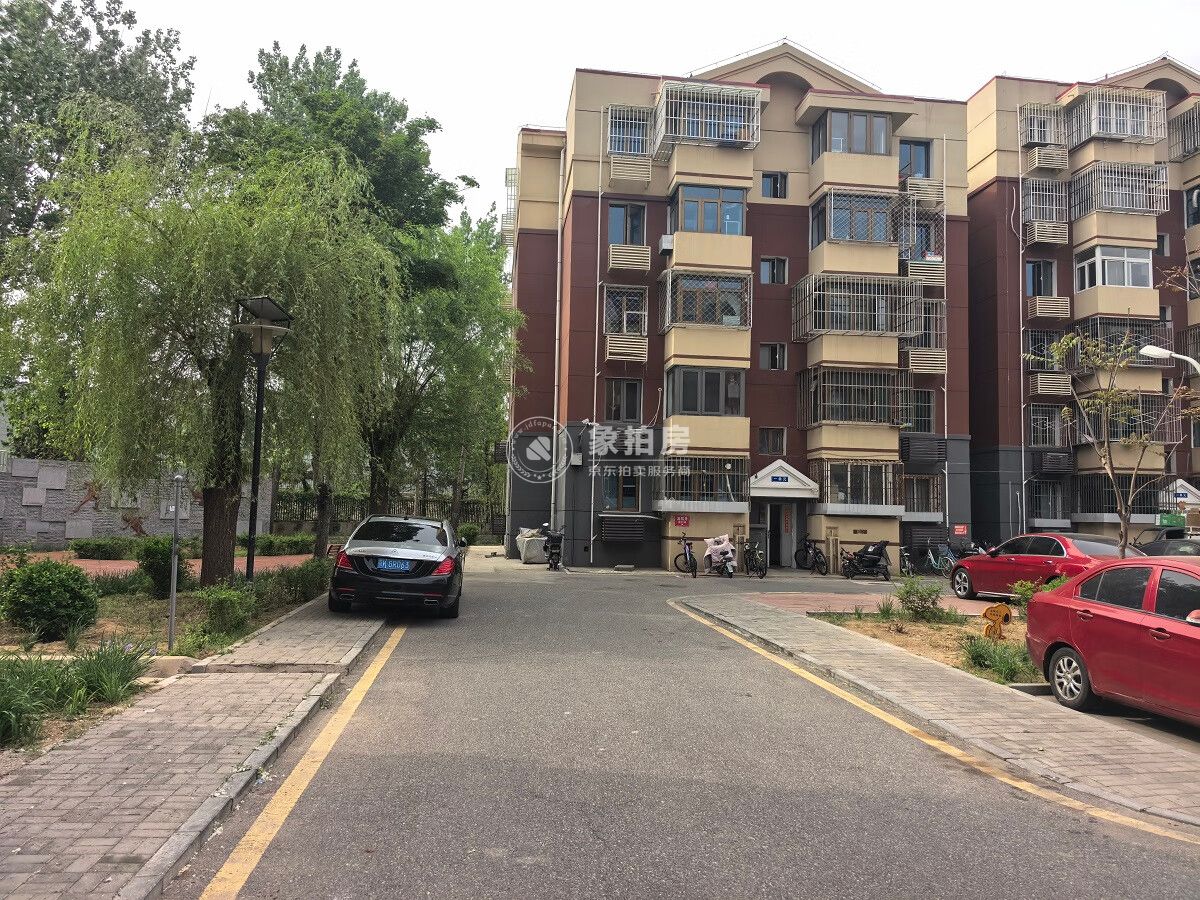 莲花苑小区8号楼1层402号