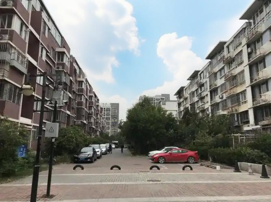 龙锦苑六区4号楼2层4单元201号