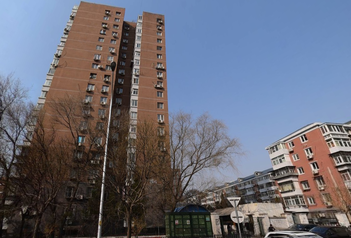 裕民东里4号楼3层305号