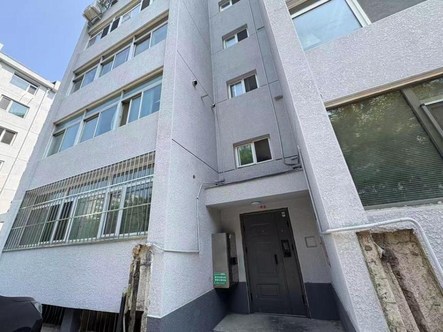 上地西里颂芳园6号楼6层1门601室（含装修）的不动产