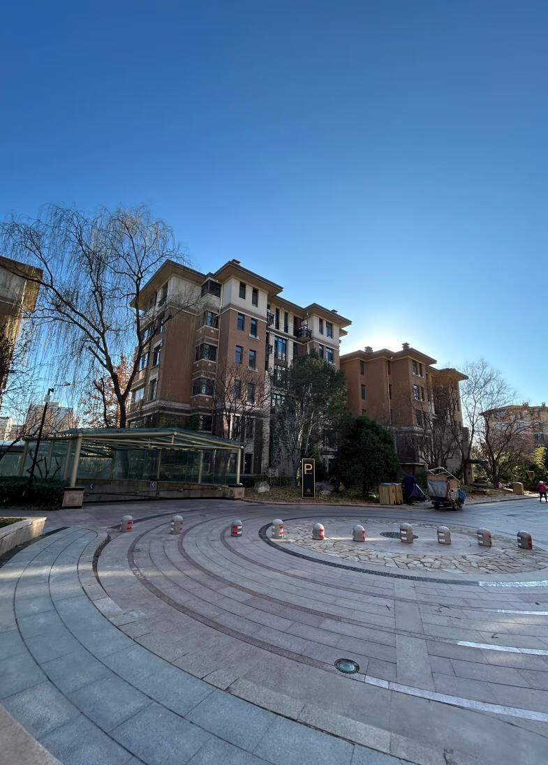 万柳华府龙园10楼1层2单元1018室住宅、1#地下车库-1层1-42地下车库、10号楼-1层储藏2（一层右）的储藏室。