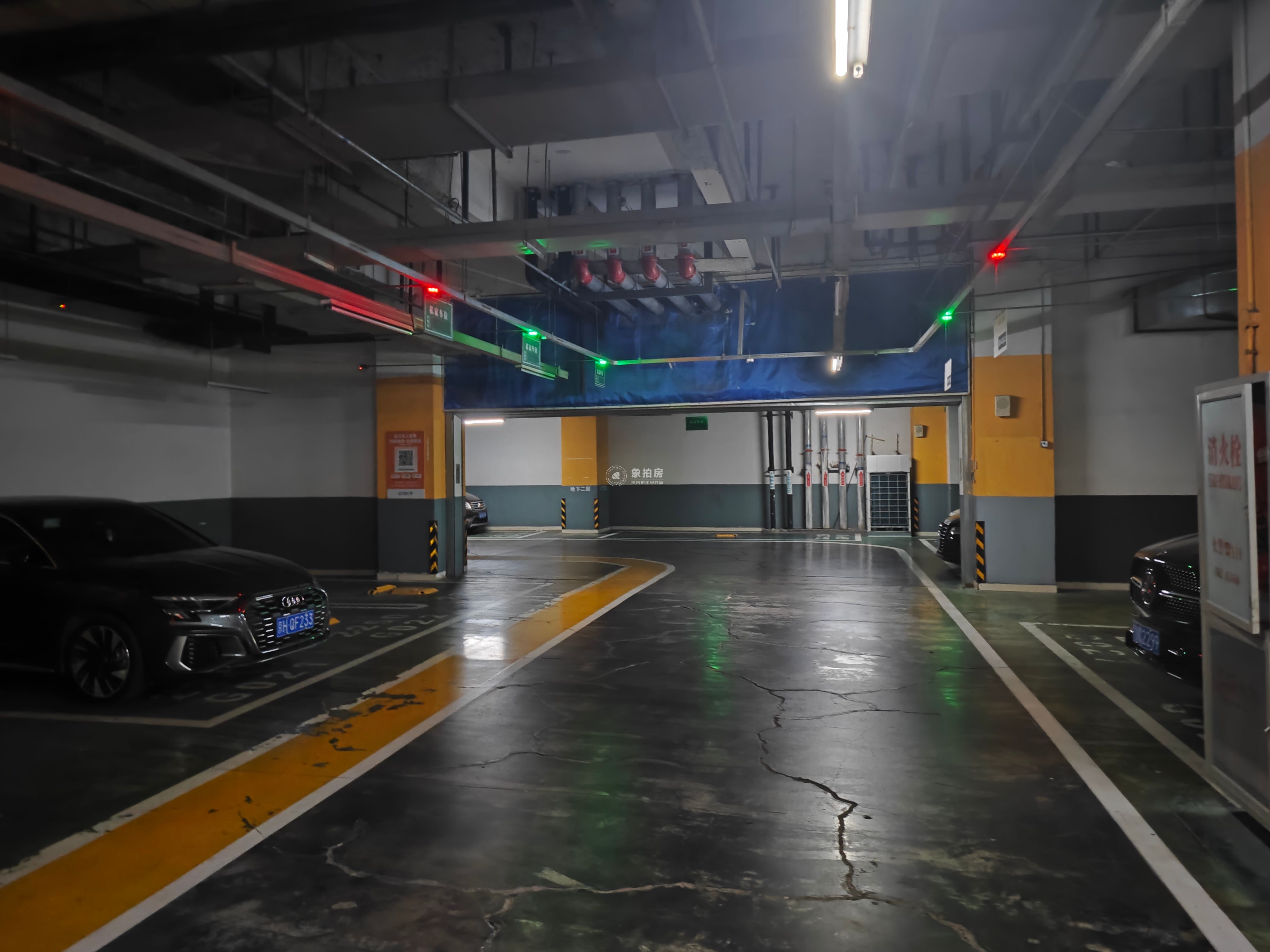 新华西街58号院6幢-2层2-215号车位