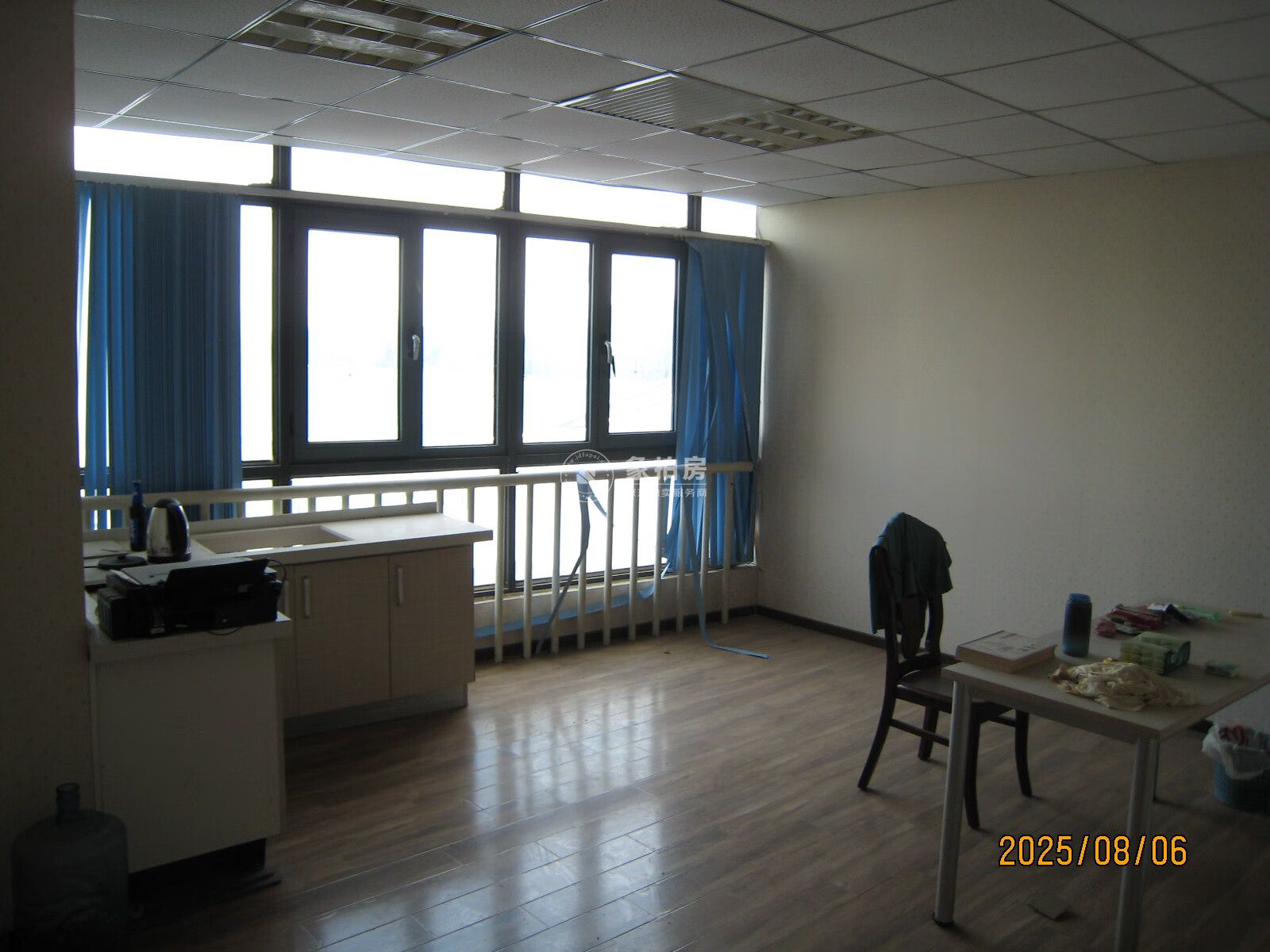 兴南大厦136号3层