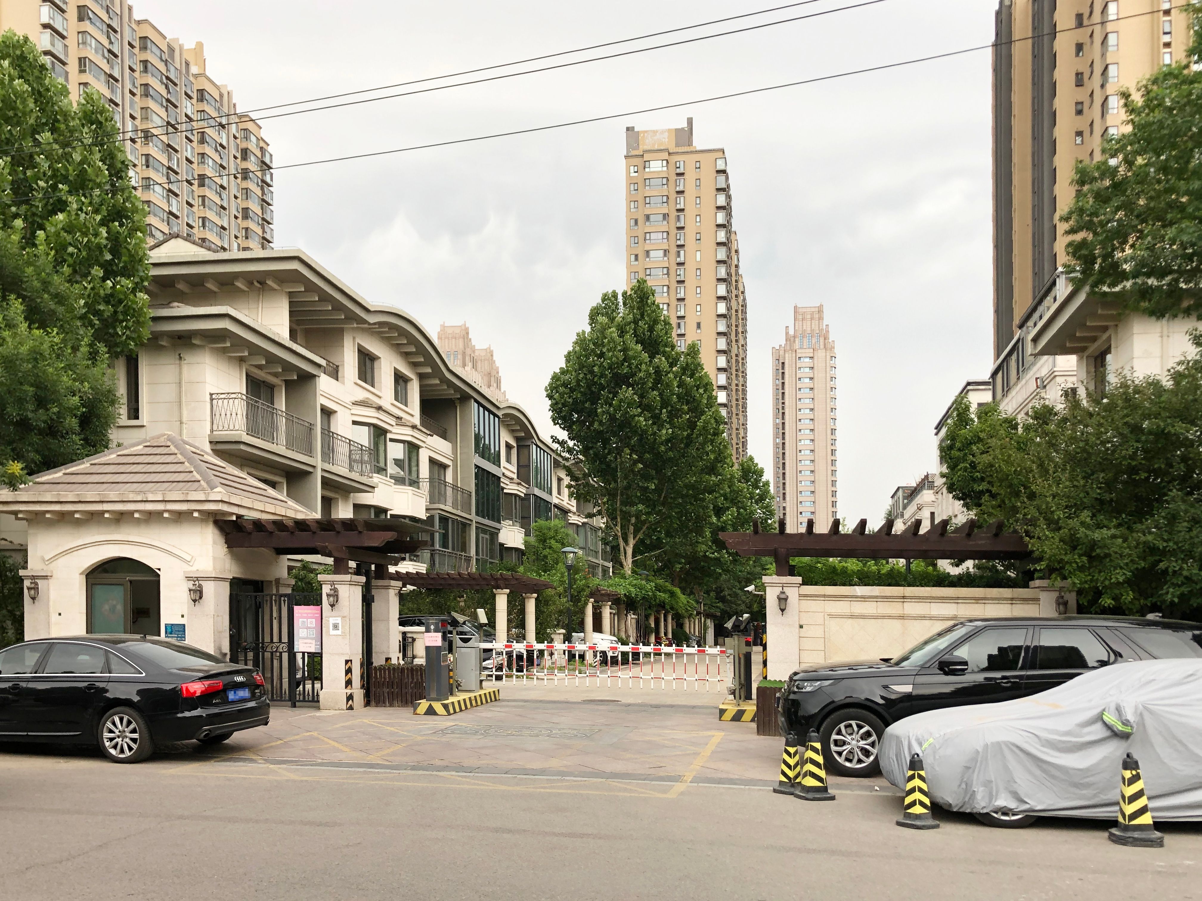 华贸铂金墅14号楼-1-4层4单元202号