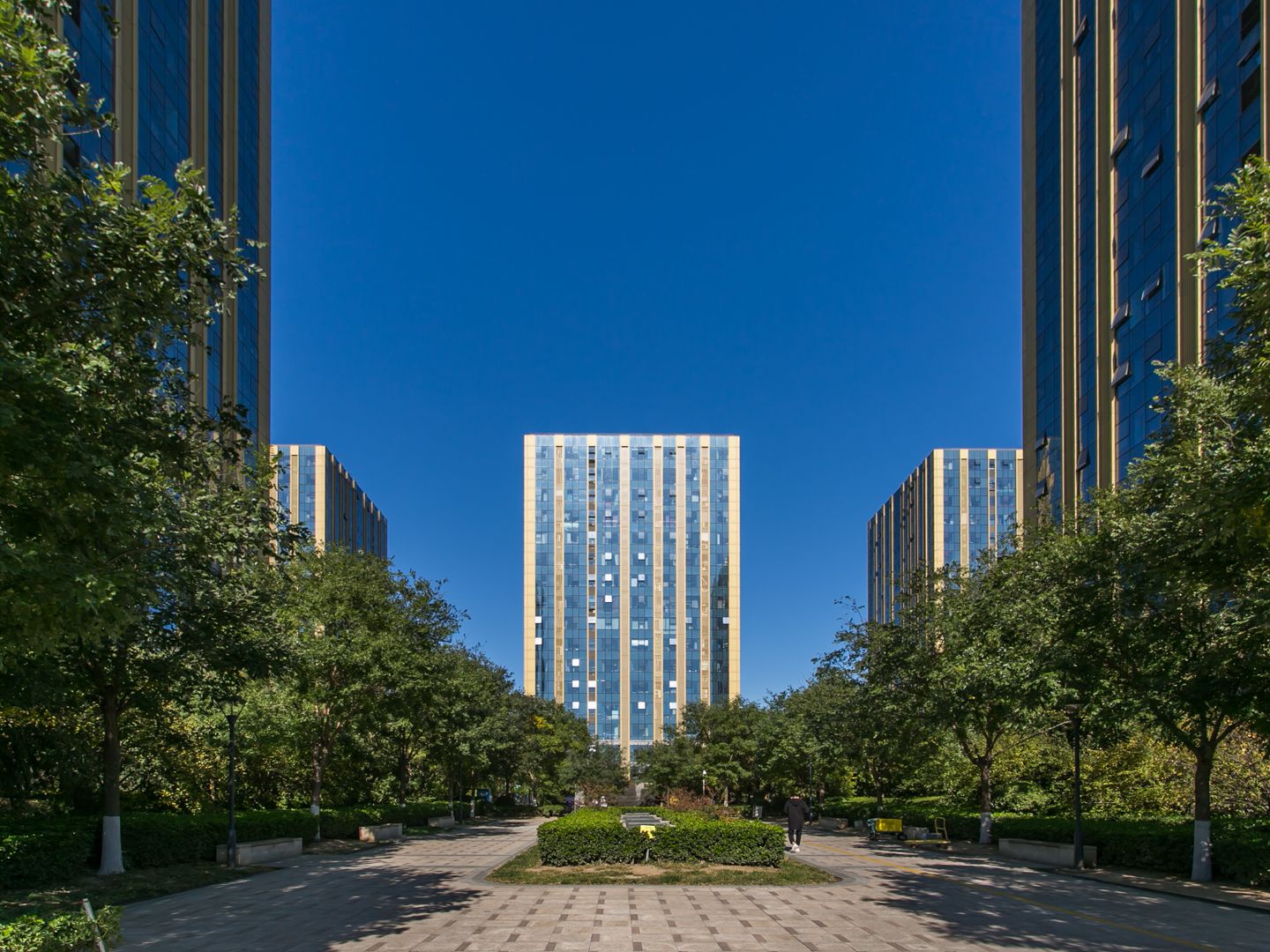 东亚五环国际8号楼17层1702号