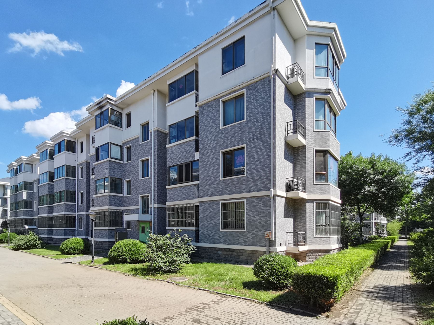 云秀花园12幢4层2单元402号