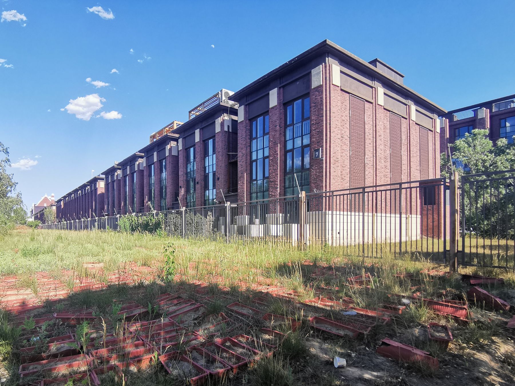 昌平镇鼓楼西街12号楼1至3层11