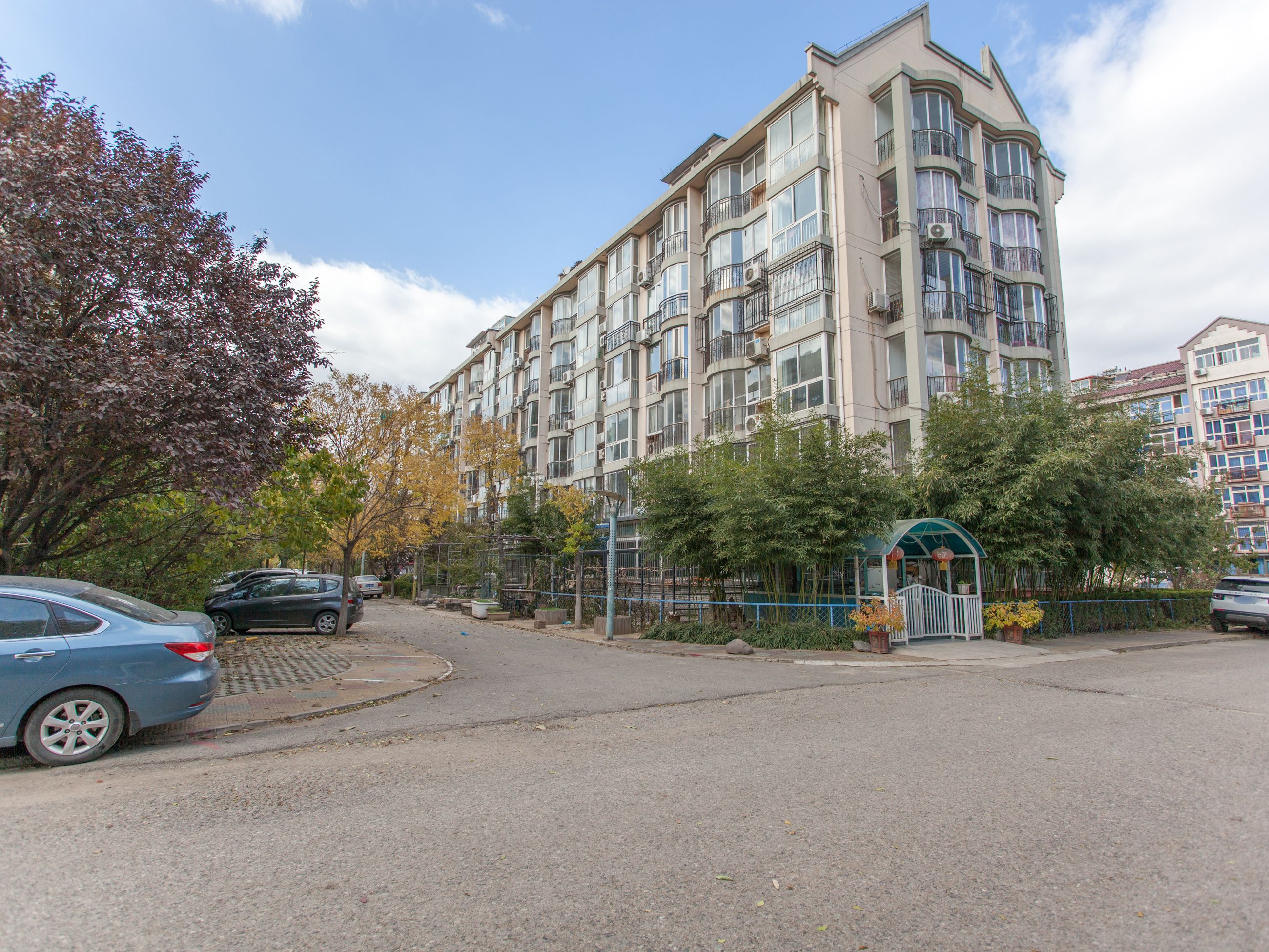 西湖新村25号楼6-7层2单元267号