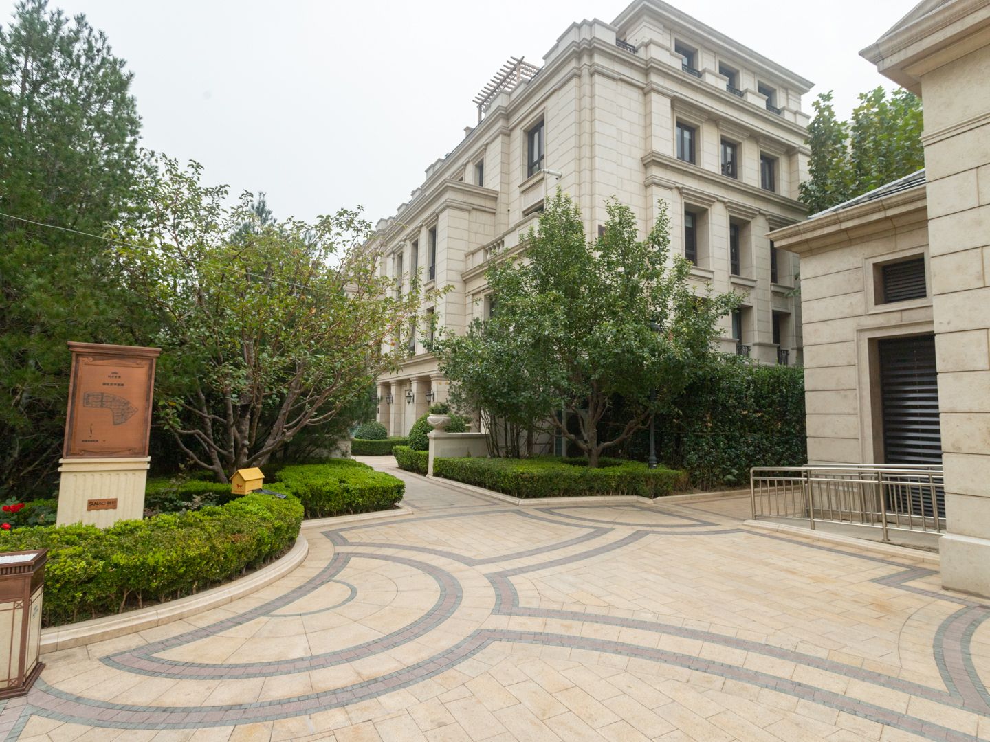 新风南里13号楼4层8门401（92.2㎡）