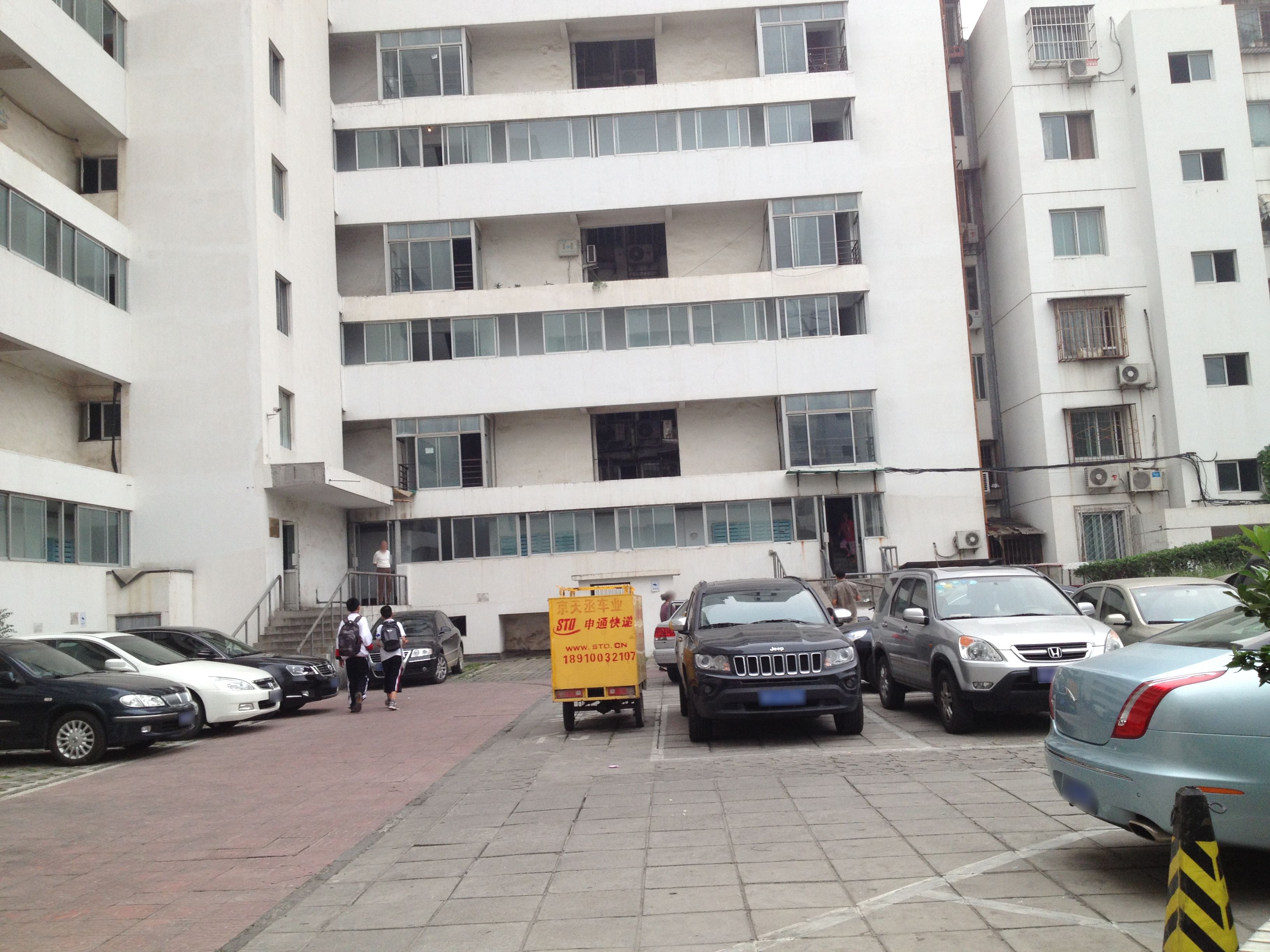 芳草地西街6号楼七单元1202号