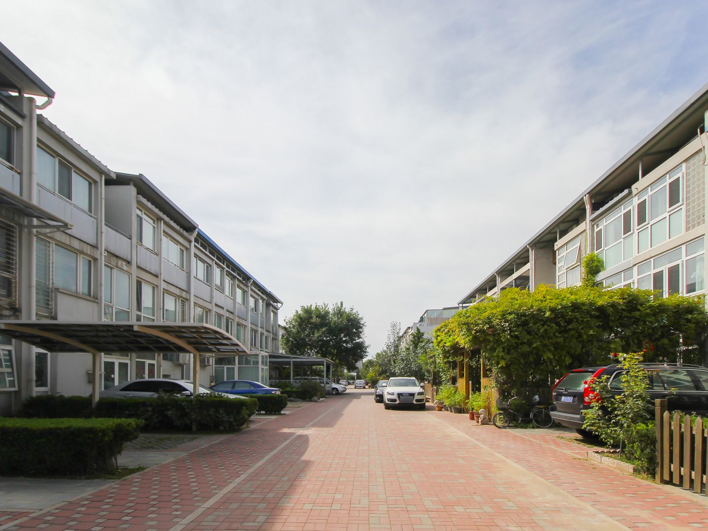 八角南路27号楼3层301号