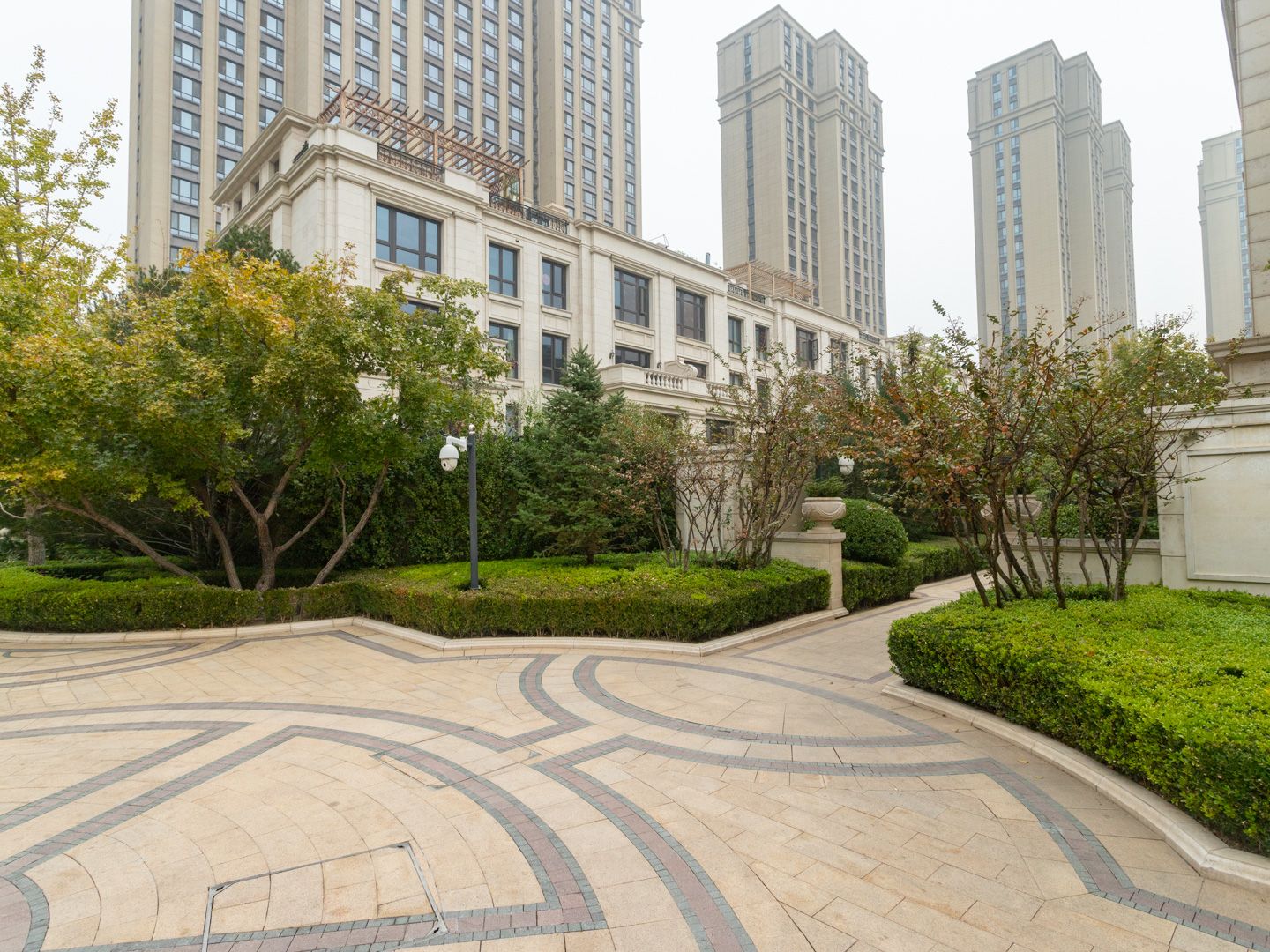 鹿华路8号院1号楼4层1单元403