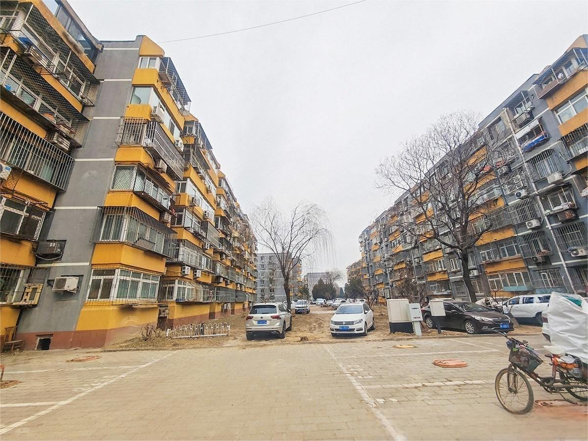 西潞园二里15号楼1层6-102号