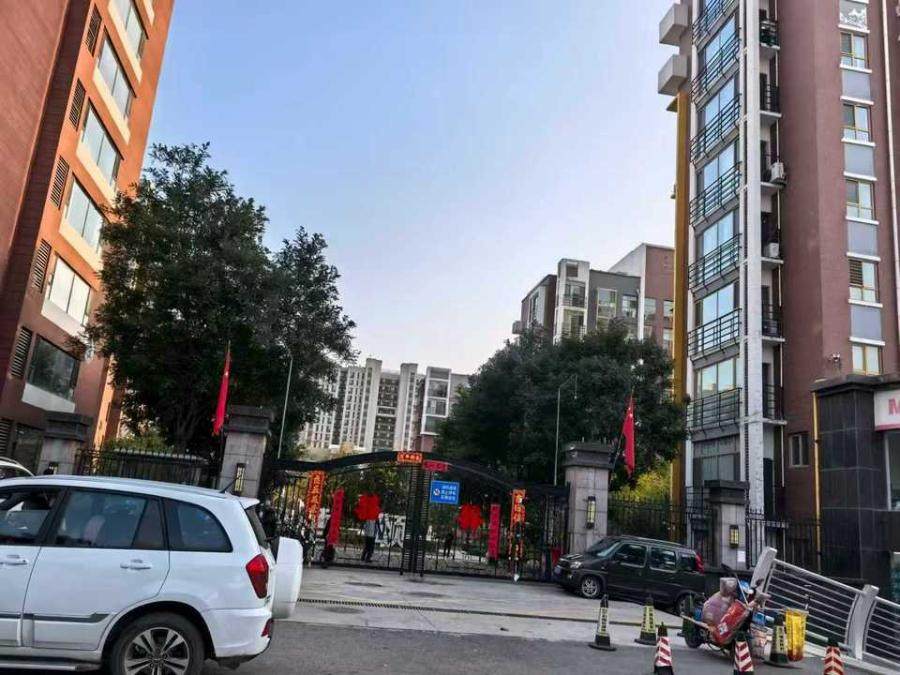 黄村镇香留园329号楼-1至3层01