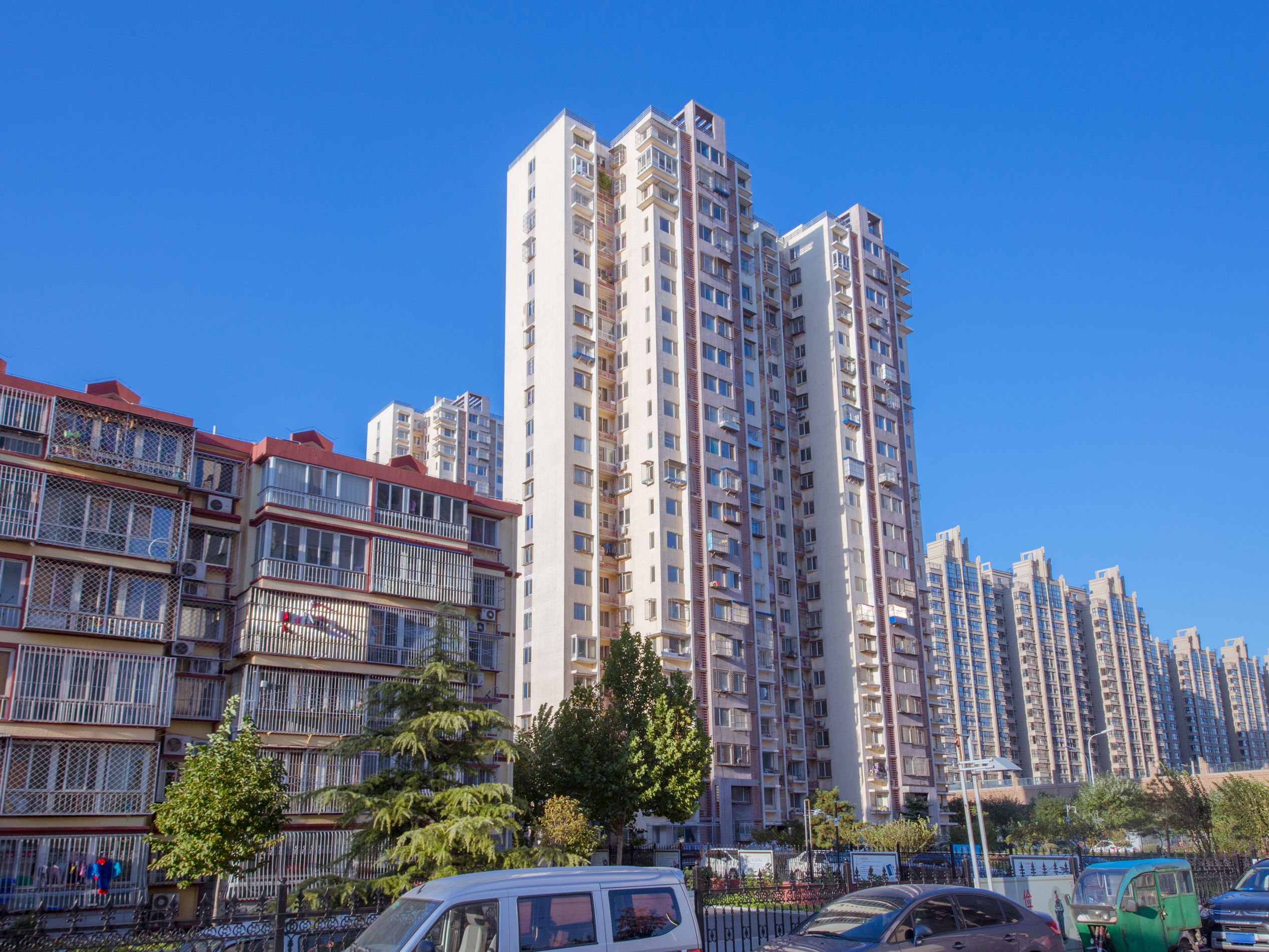 玉桥东里4号楼4层142不动产