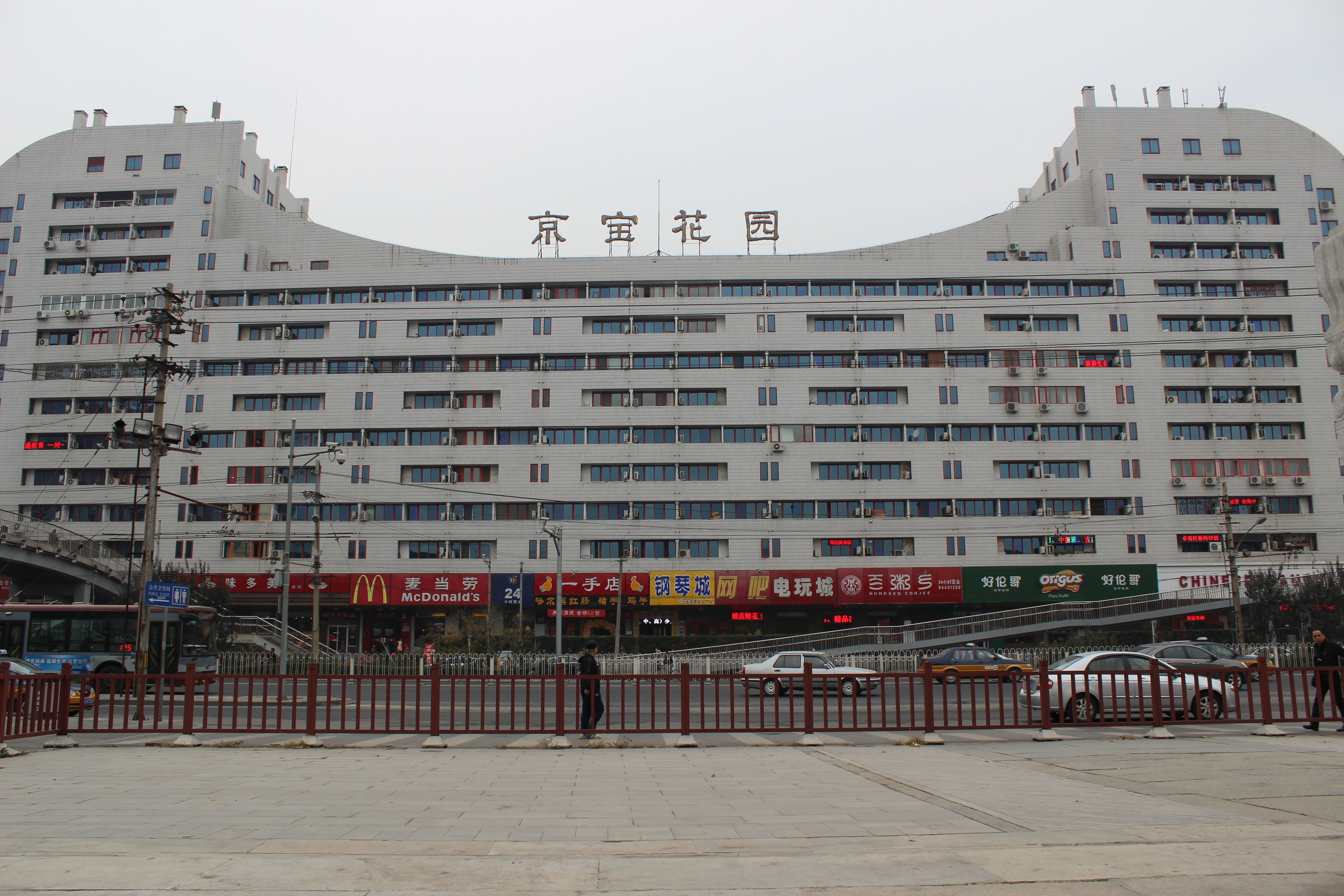 金宝花园南区121号楼1至2层121（442.7㎡）