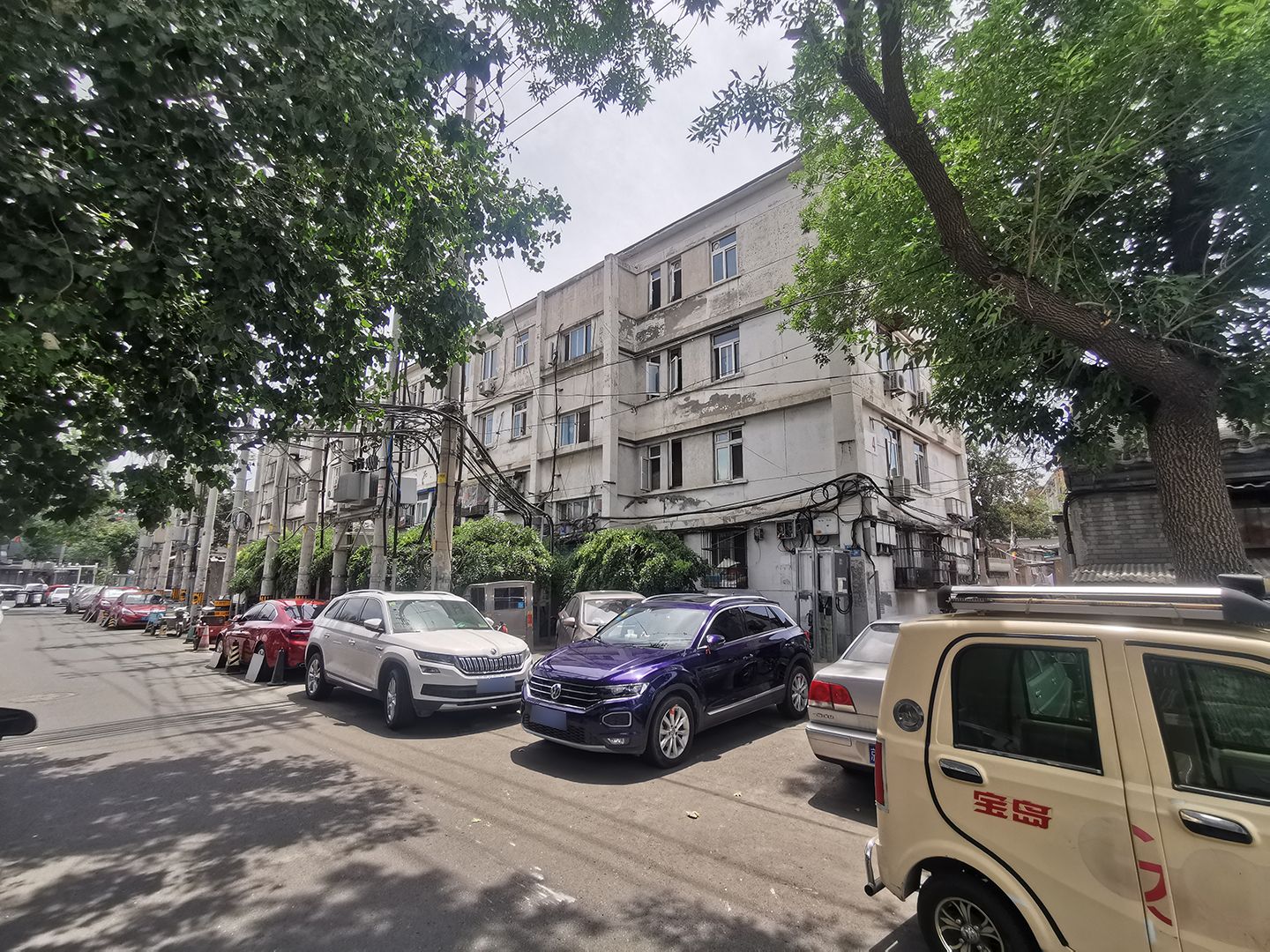 东晓市街70号1幢1层