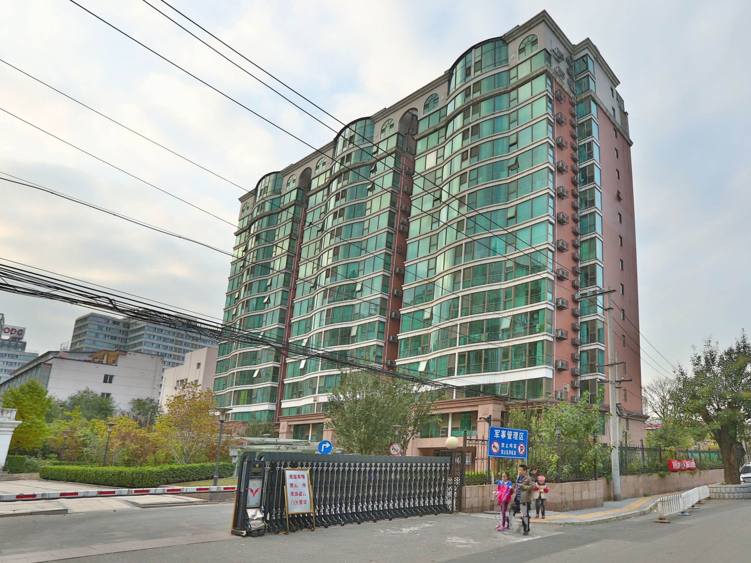 玉廊西园9号院9号楼2层201号