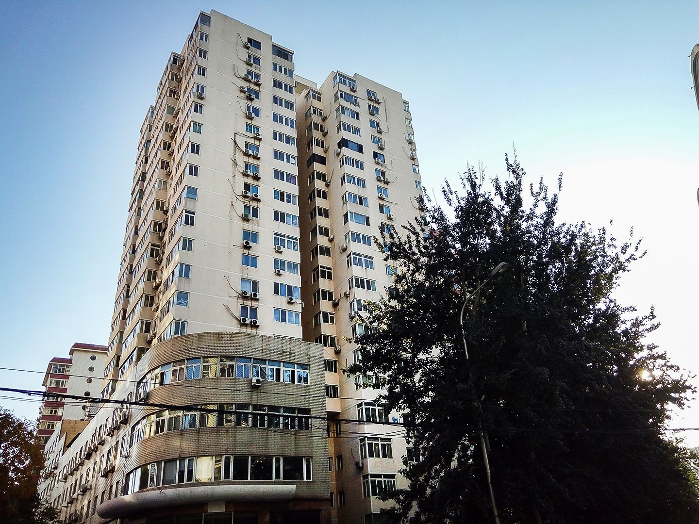 莲花池西路6号院 1号楼8层1号楼806号