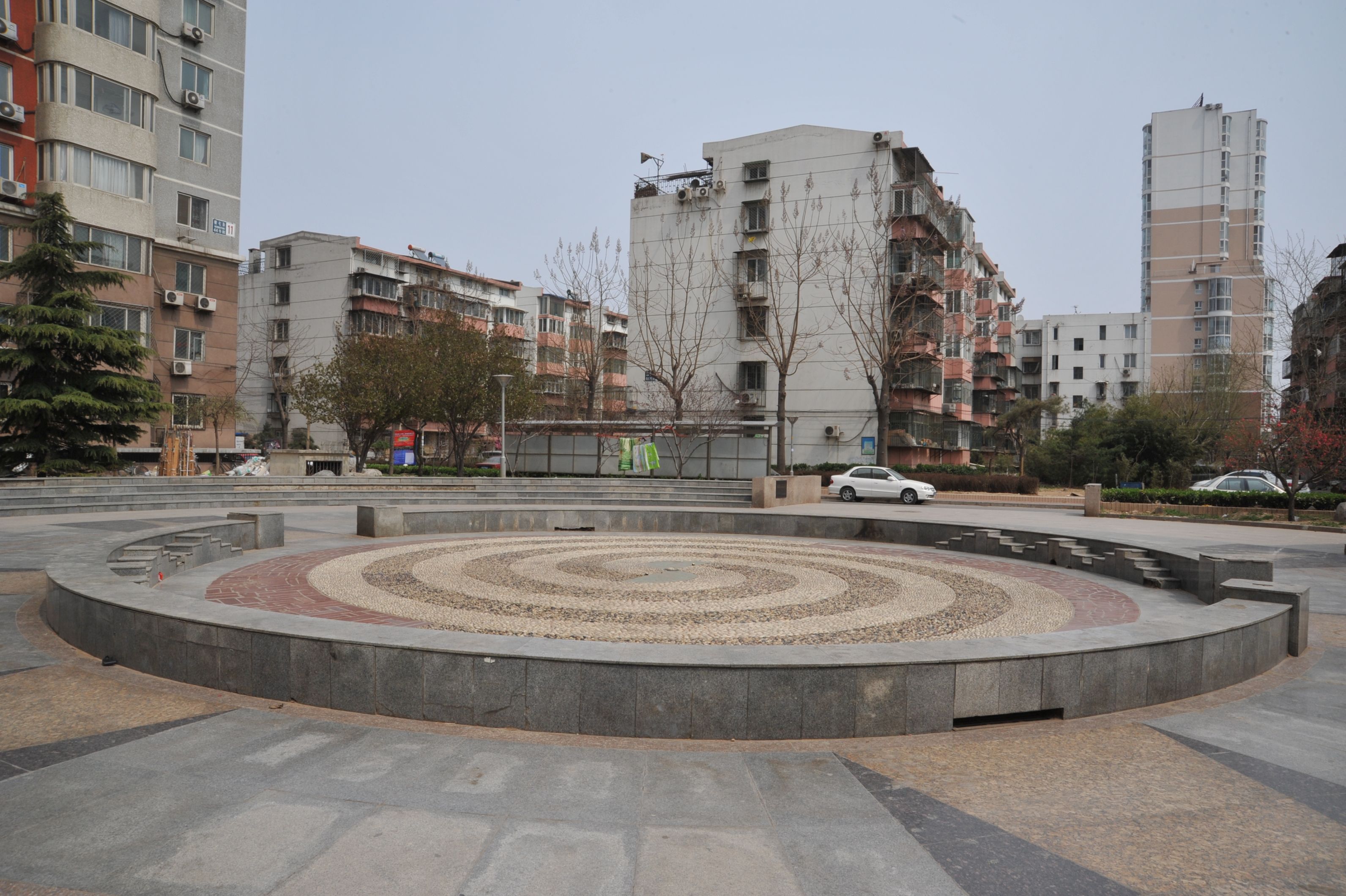 方南家园一期6号楼2层201号