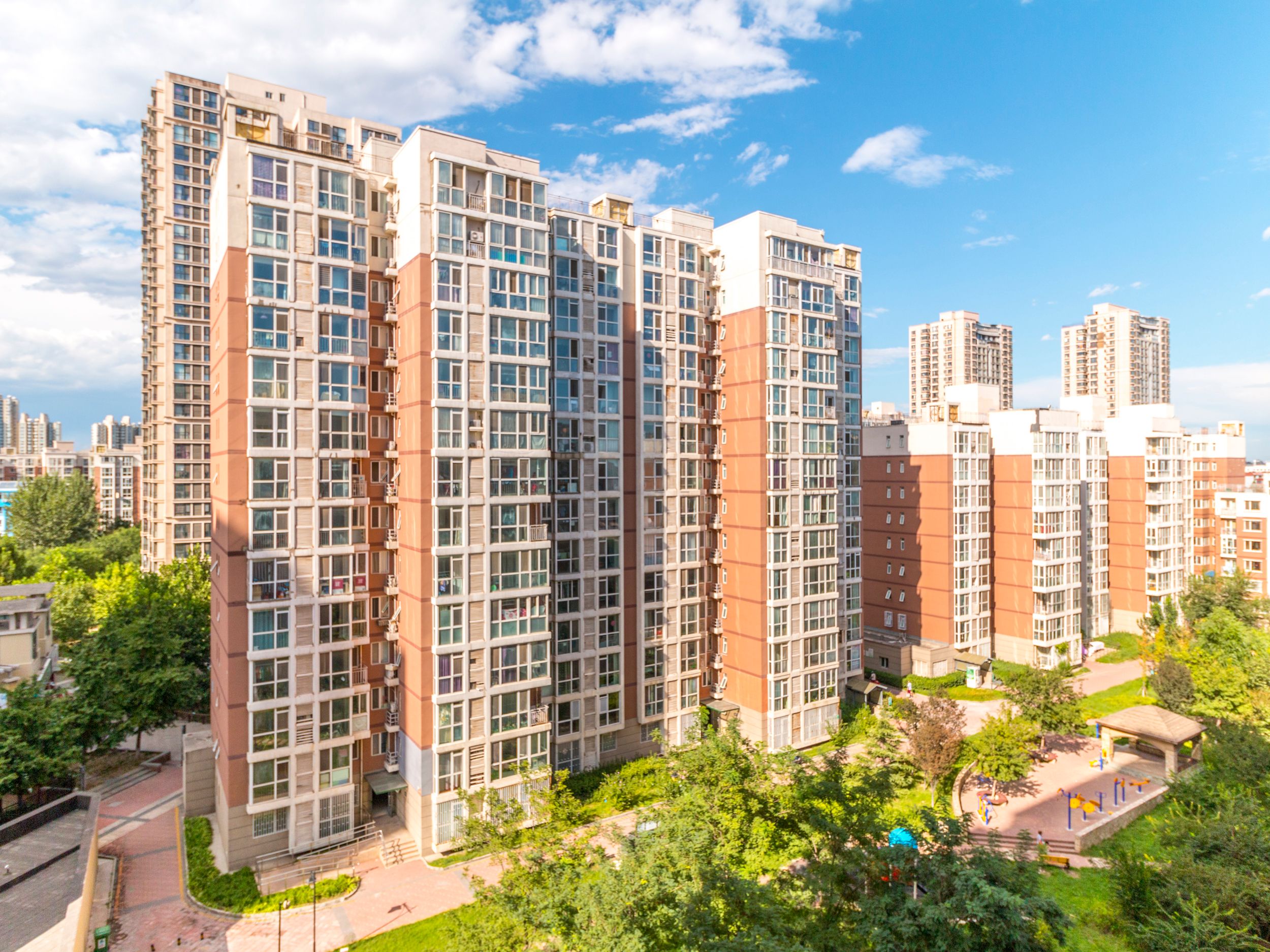 万年花城二期18号楼1层02单元101号