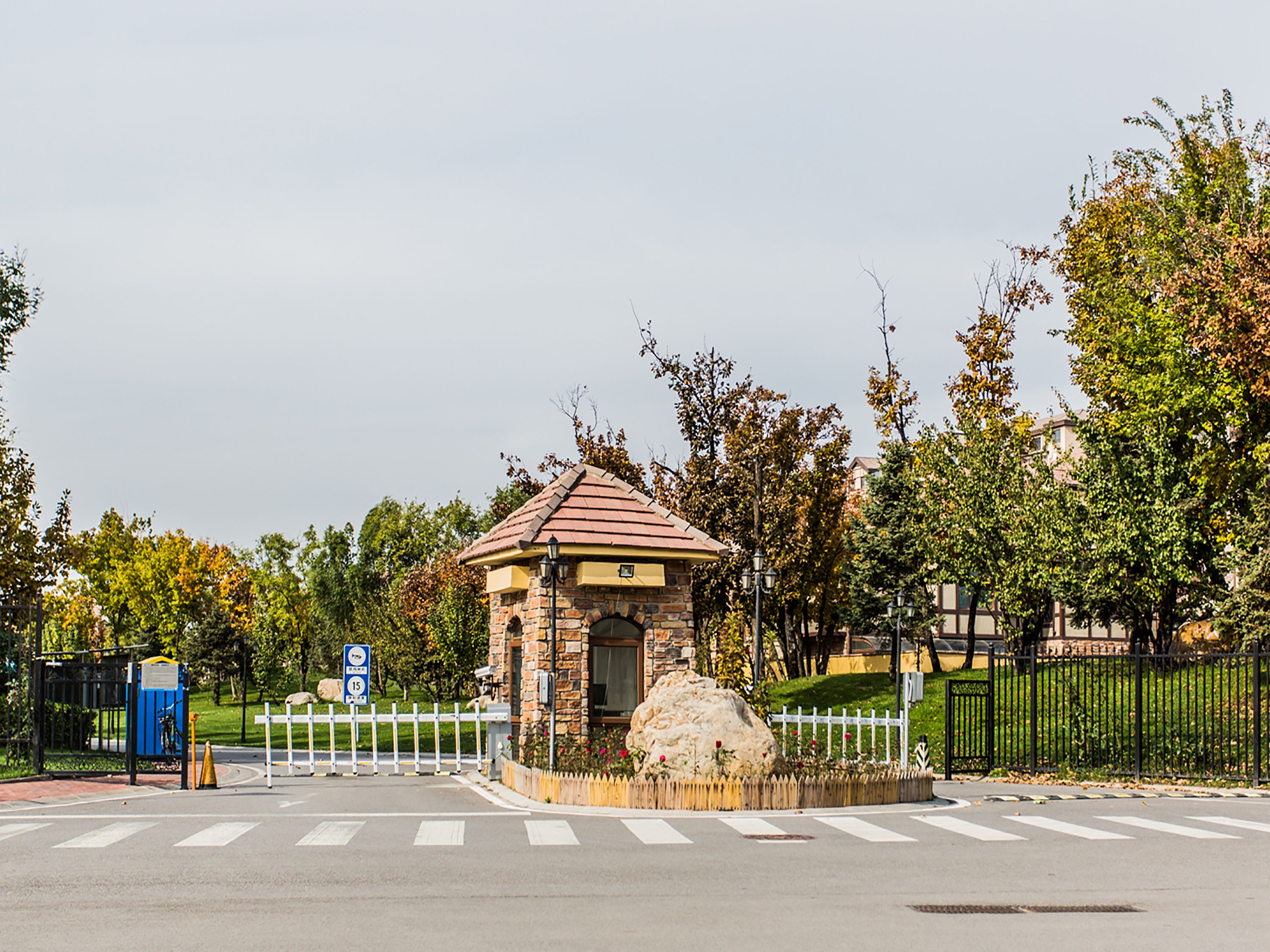 龙景湾四区32号楼1层103