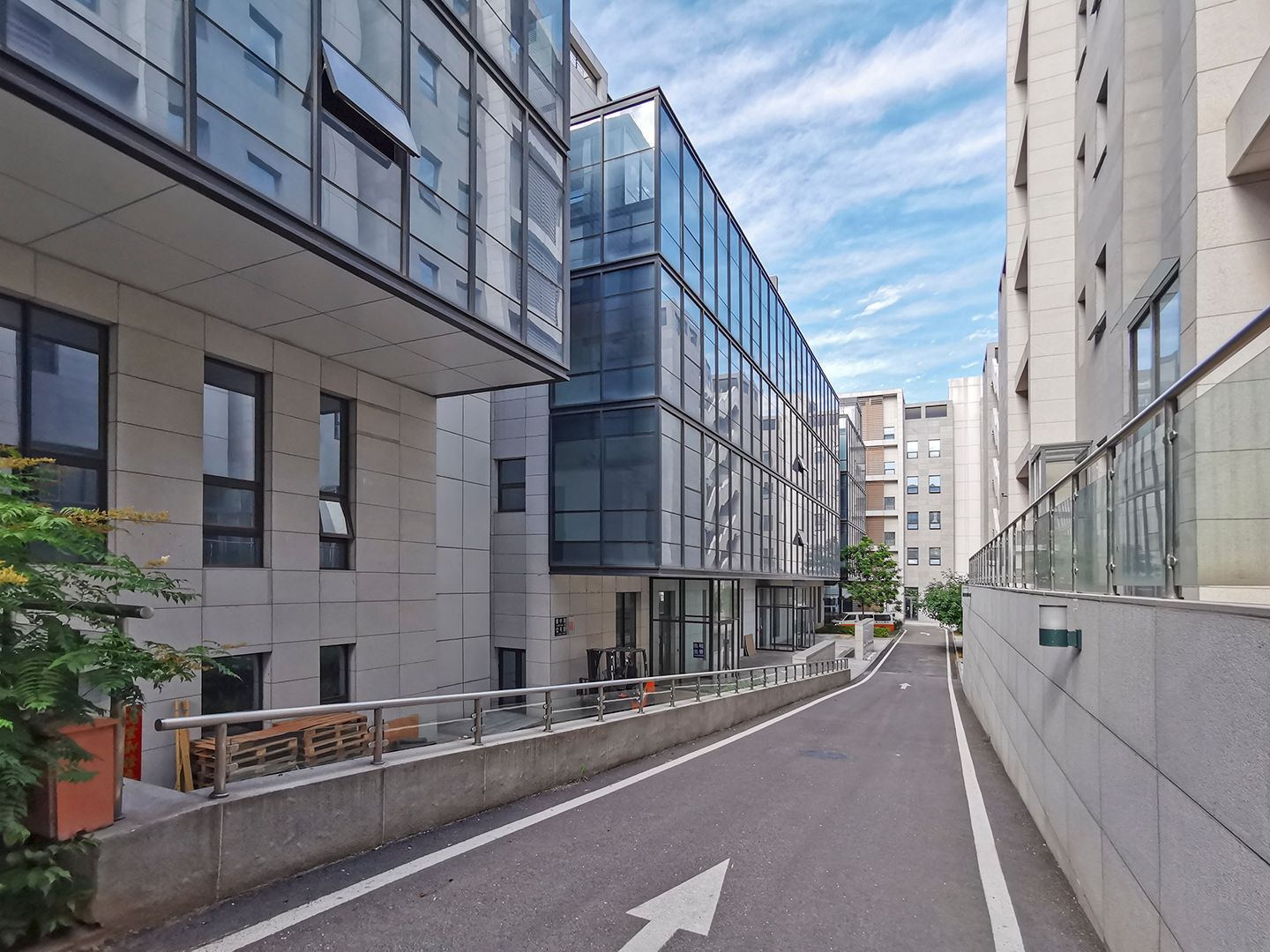 宏远临空总部港3号楼2层203号