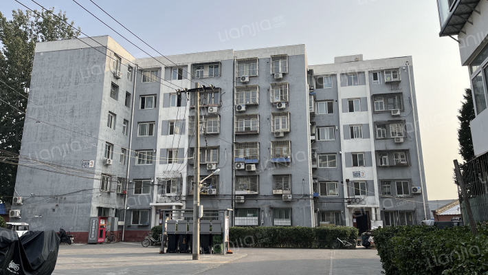 五爱屯东街64号院 1号楼42单元402号