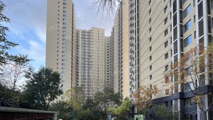 榴乡路84号院22号楼101室房产（建筑面积：331.23平方米）及B275、B276号车位。