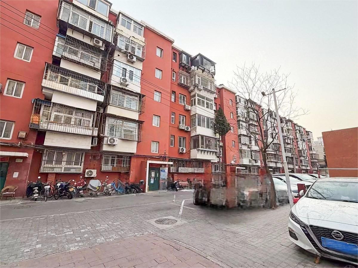 知春东里3号楼2层6门201号