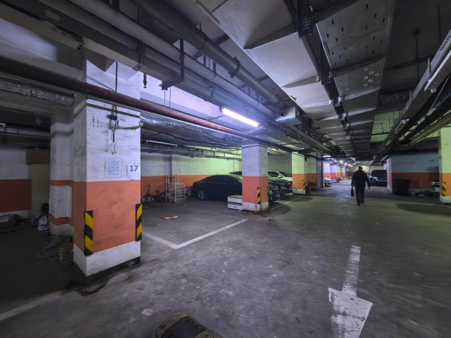 永定河路26号50幢-1层01-43号车位。