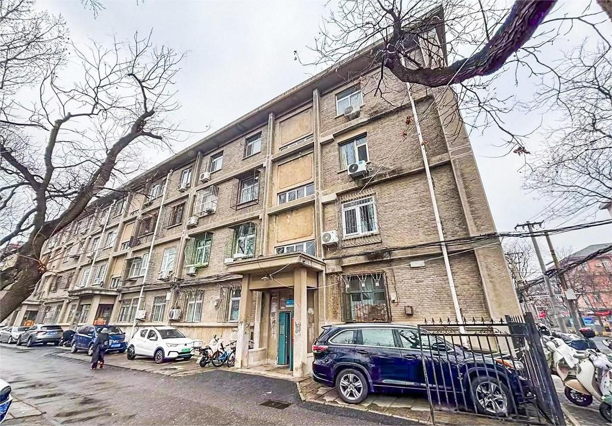 科育小区46号楼4层1门