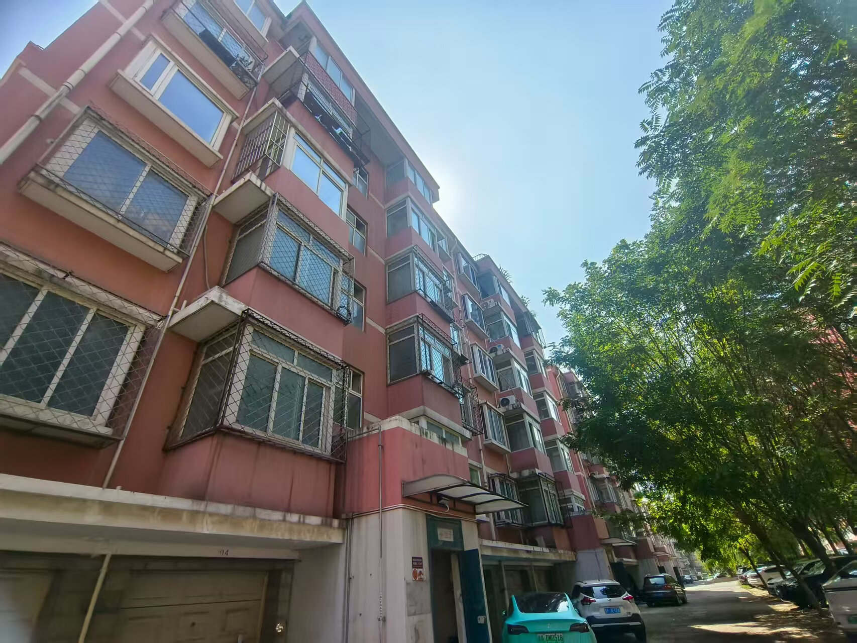 腾龙家园二区8号楼3层3单元301号