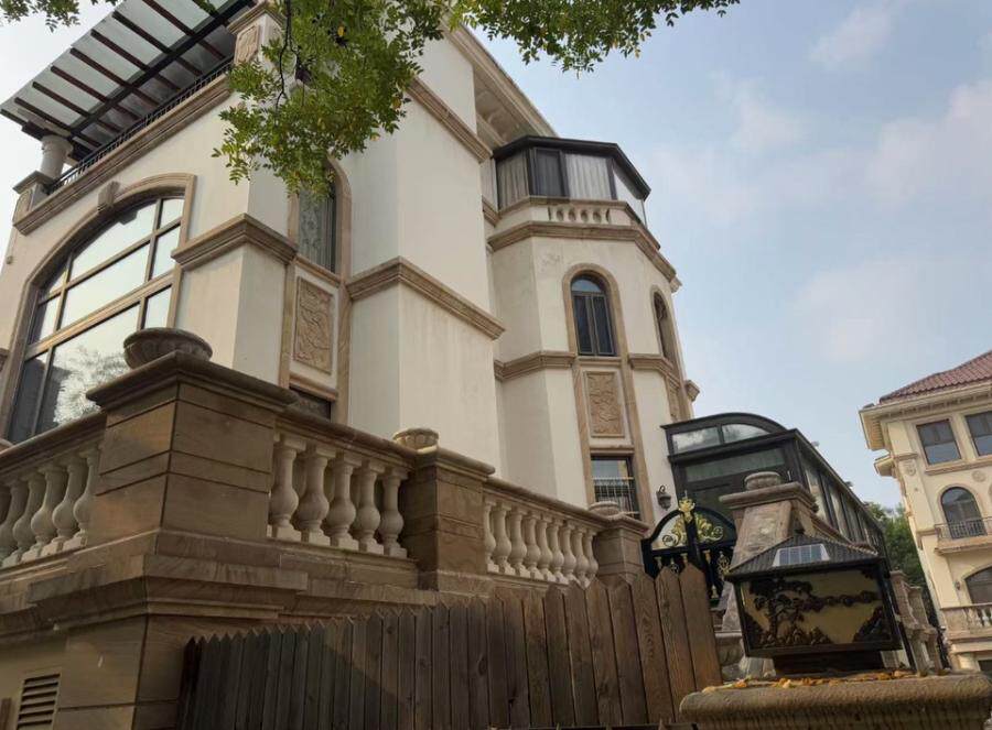 定泗路99号院四区157号-1至3层全部