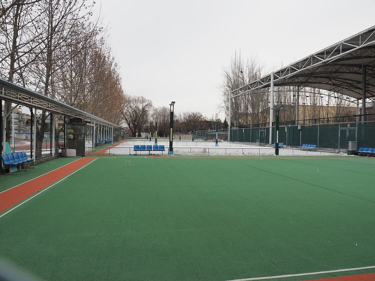 青春路北段西侧分别为(96)怀国用(出)字第067号商业用地土地使用权的资产