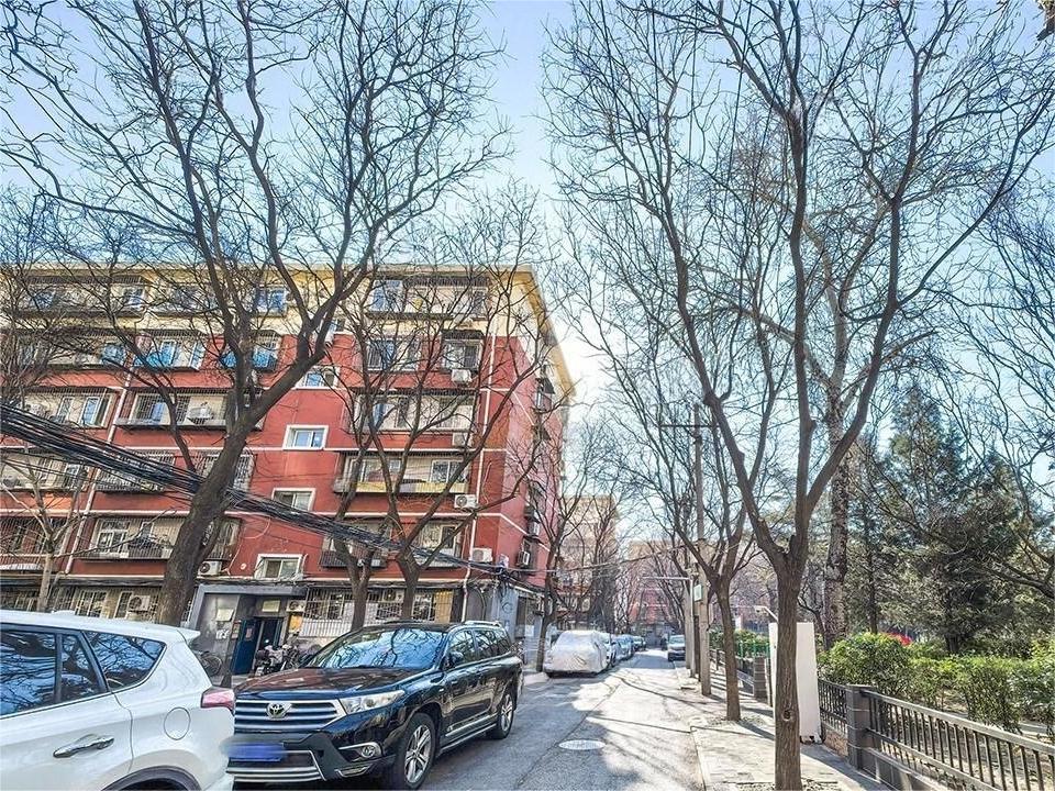 太平桥35号楼2层5门202号