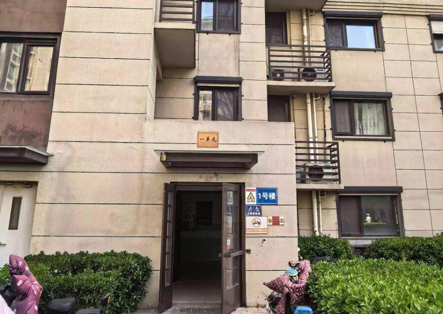 揽秀南街13号院1号楼2层一单元202